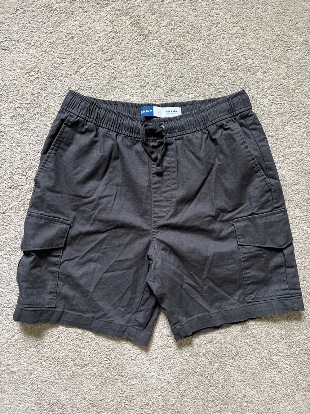 Men’s Old Navy relaxed shorts built in flex dark gray size small